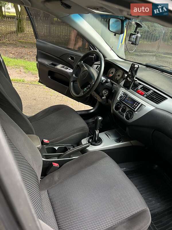 Седан Mitsubishi Lancer 2005 в Острозі