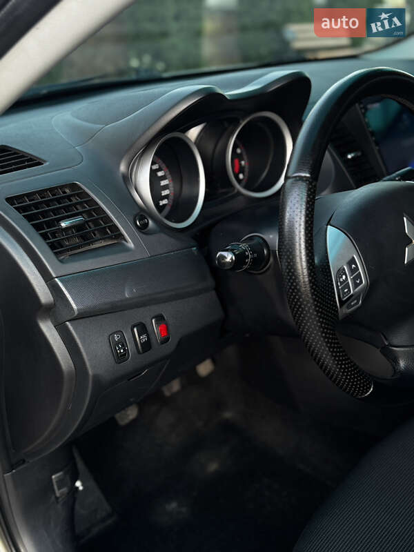Седан Mitsubishi Lancer 2008 в Березному