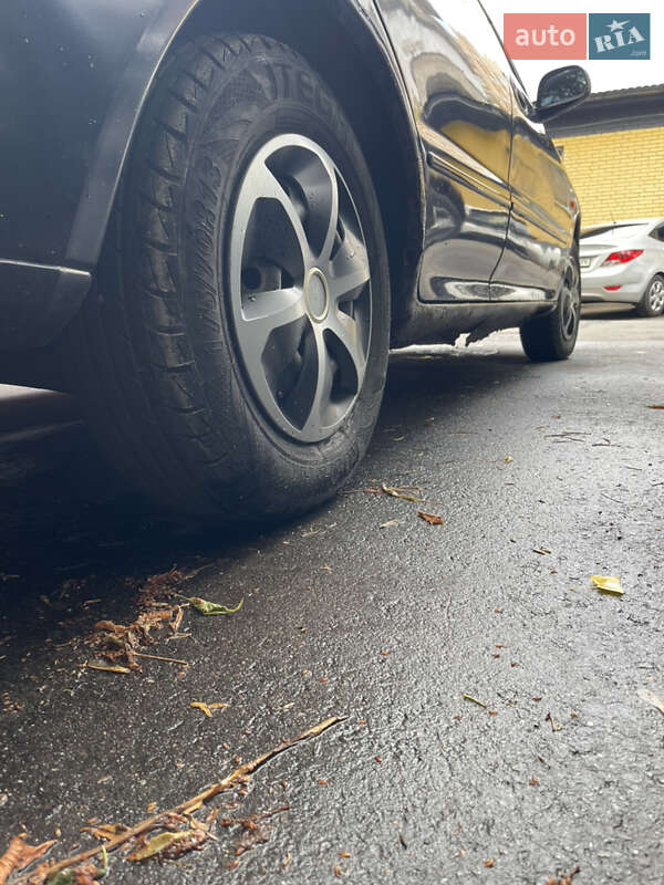 Седан Mitsubishi Lancer 1994 в Киеве