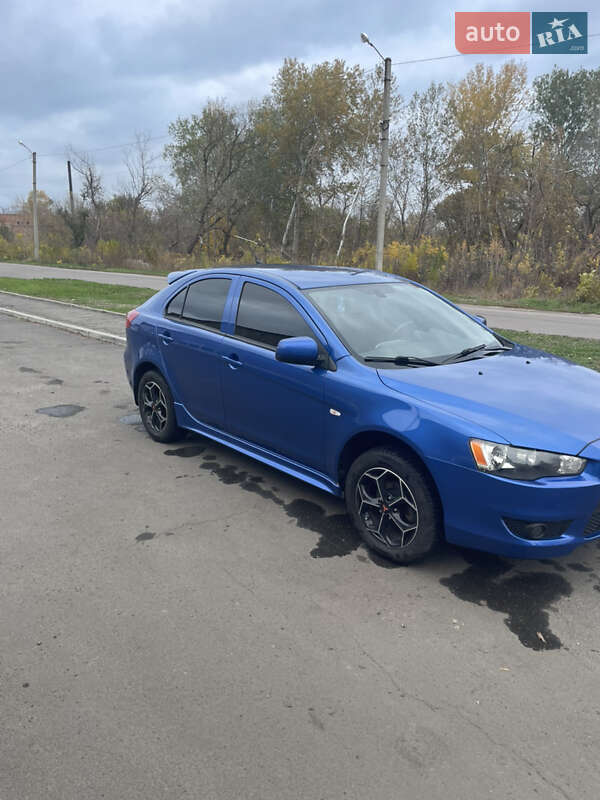 Хетчбек Mitsubishi Lancer 2010 в Гребінці