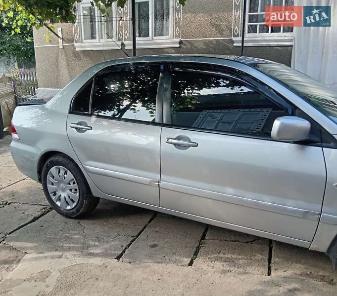 Седан Mitsubishi Lancer 2006 в Черновцах