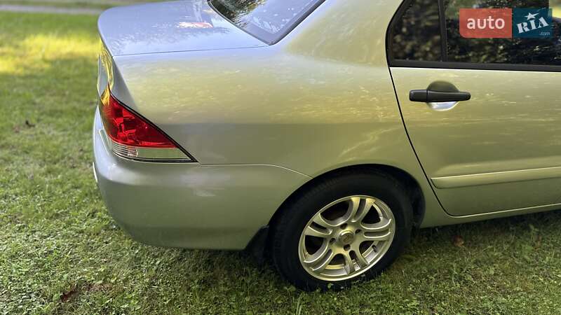 Седан Mitsubishi Lancer 2005 в Ужгороді