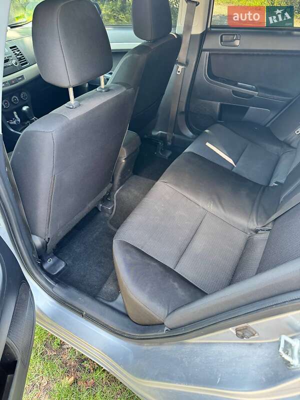 Седан Mitsubishi Lancer 2010 в Обухове