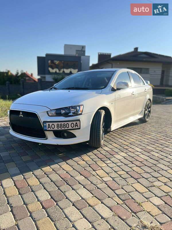 Седан Mitsubishi Lancer 2015 в Ужгороде