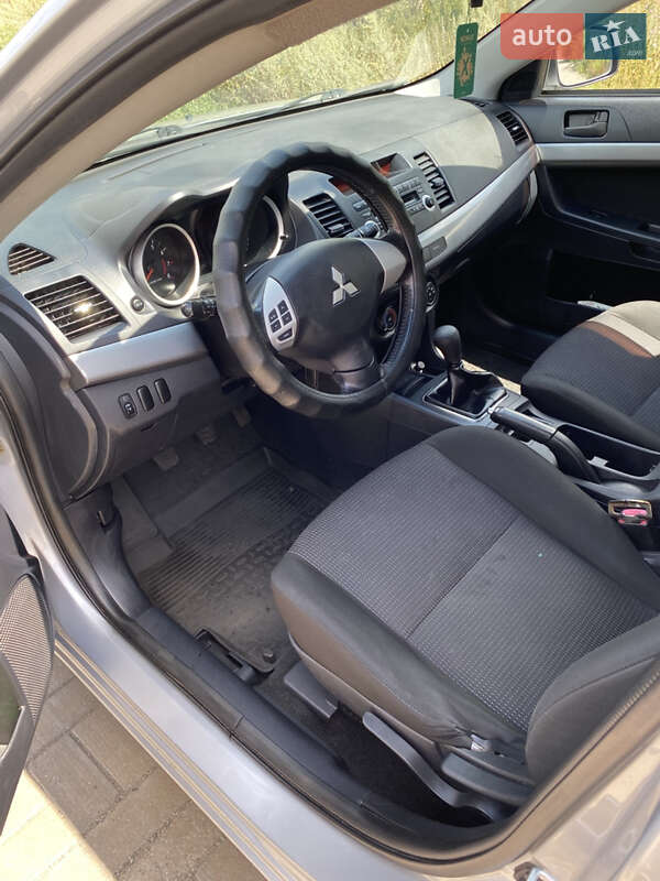 Седан Mitsubishi Lancer 2011 в Києві