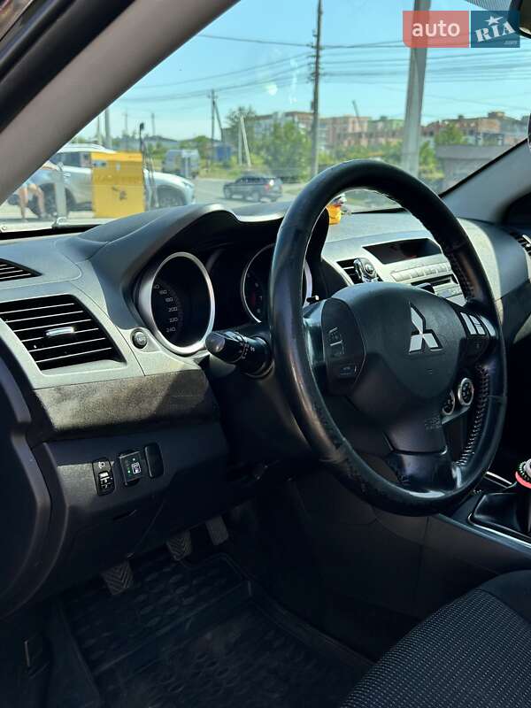 Хетчбек Mitsubishi Lancer 2009 в Чернівцях