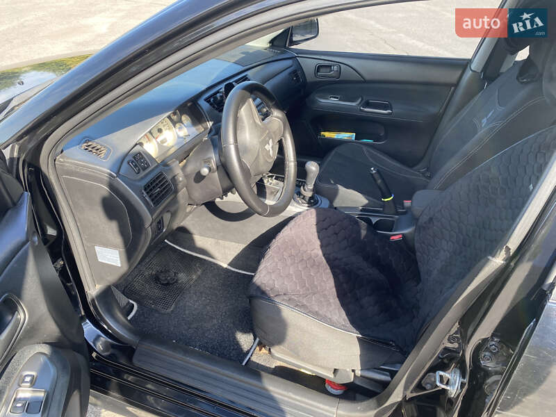 Седан Mitsubishi Lancer 2006 в Горішніх Плавнях