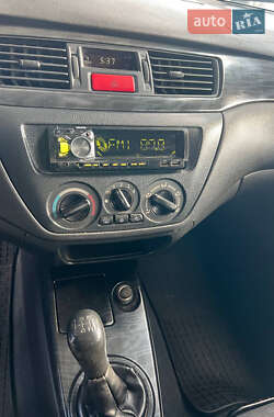 Седан Mitsubishi Lancer 2004 в 