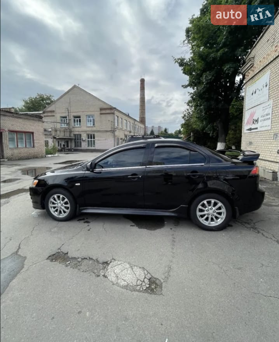 2010 Mitsubishi Lancer - мініатюра 12