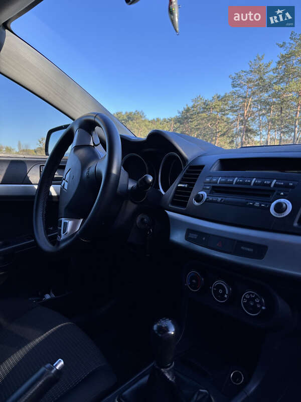 Седан Mitsubishi Lancer 2011 в Черкасах