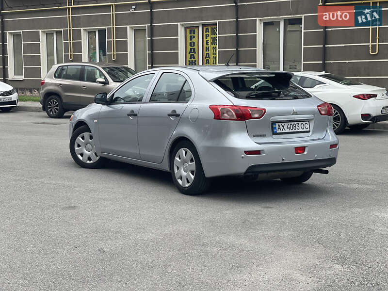Хэтчбек Mitsubishi Lancer 2011 в 