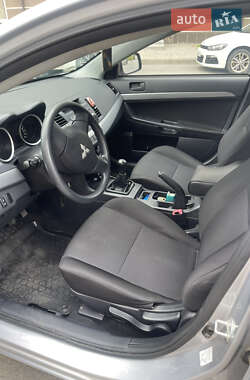 Хэтчбек Mitsubishi Lancer 2011 в 