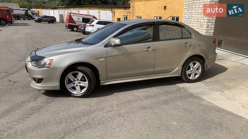 Седан Mitsubishi Lancer 2008 в Ромнах