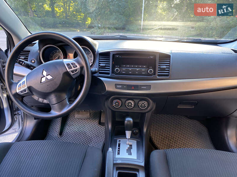 Седан Mitsubishi Lancer 2015 в Дніпрі