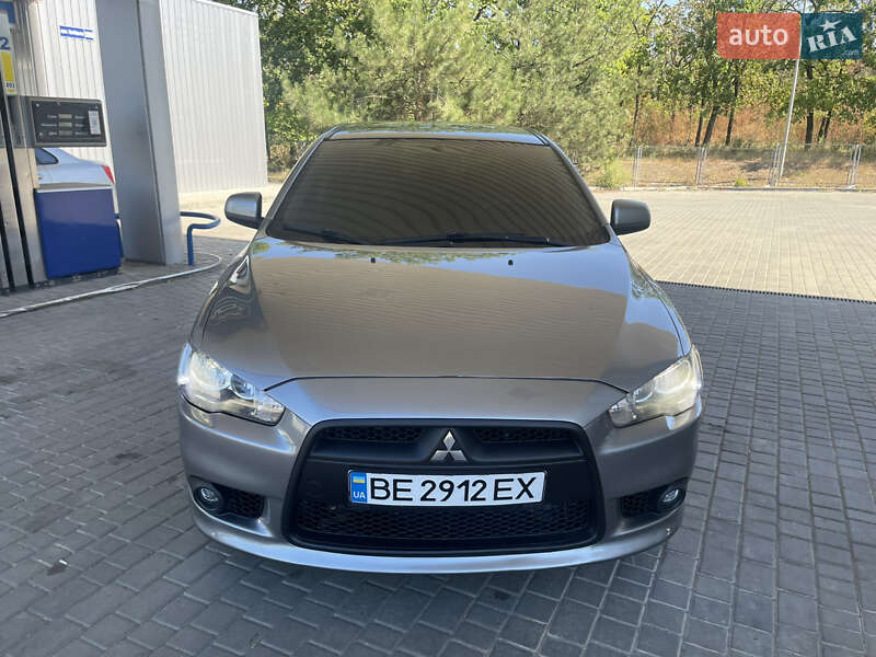 Седан Mitsubishi Lancer 2012 в Николаеве