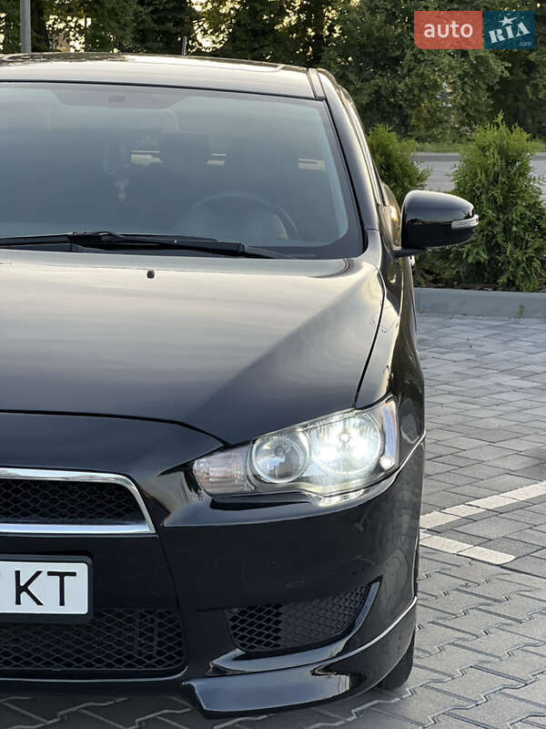 Седан Mitsubishi Lancer 2015 в Виннице