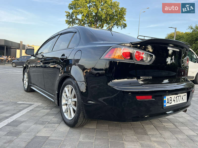 Седан Mitsubishi Lancer 2015 в Виннице