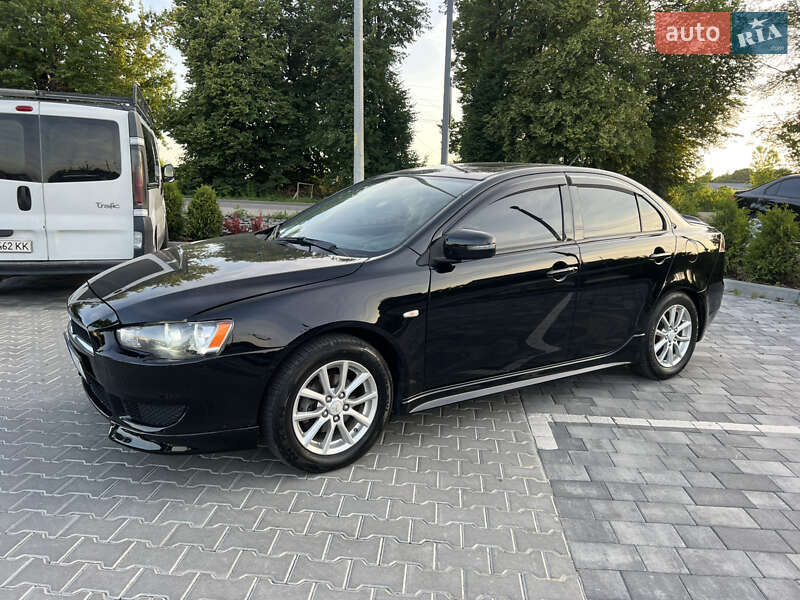 Седан Mitsubishi Lancer 2015 в Виннице
