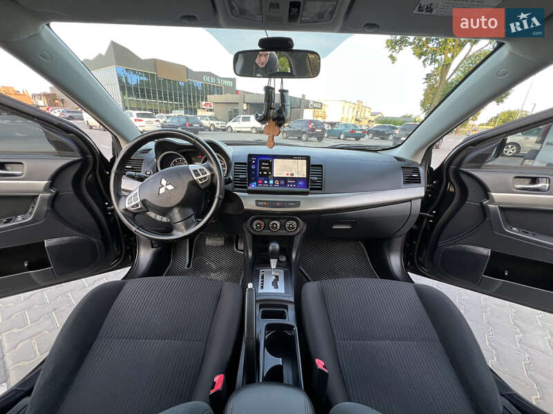 Седан Mitsubishi Lancer 2015 в Виннице