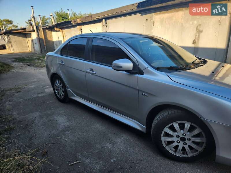 Седан Mitsubishi Lancer 2016 в Києві