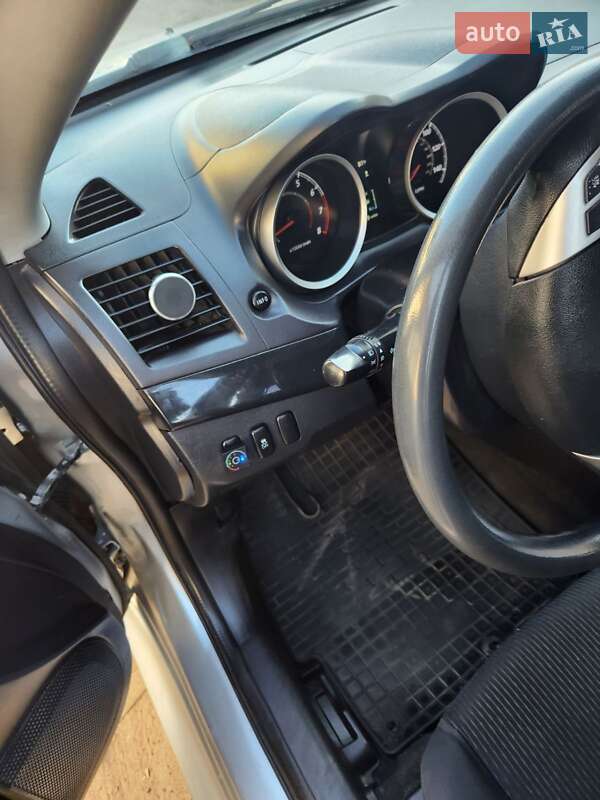 Седан Mitsubishi Lancer 2016 в Києві