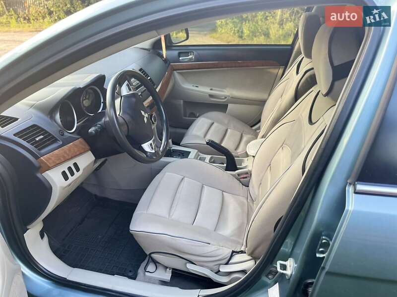Седан Mitsubishi Lancer 2008 в Киеве