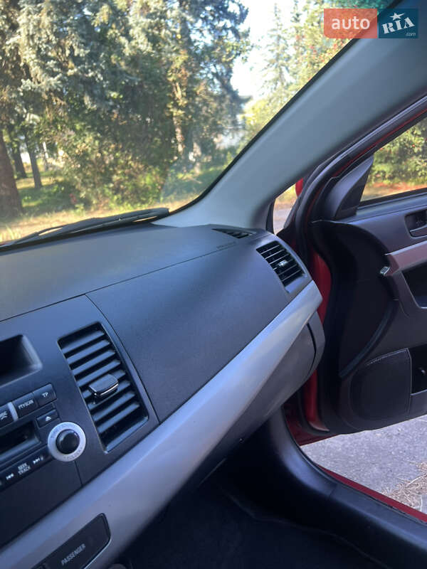 Седан Mitsubishi Lancer 2010 в Чернівцях
