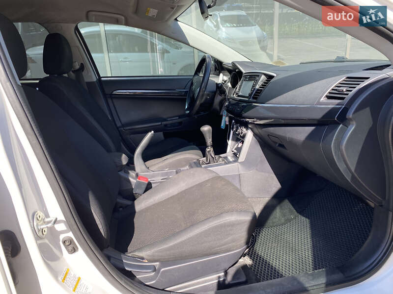 Седан Mitsubishi Lancer 2016 в Киеве