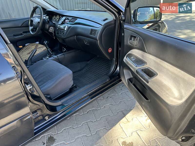 Седан Mitsubishi Lancer 2004 в Львові