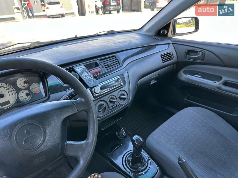 Седан Mitsubishi Lancer 2004 в Львові