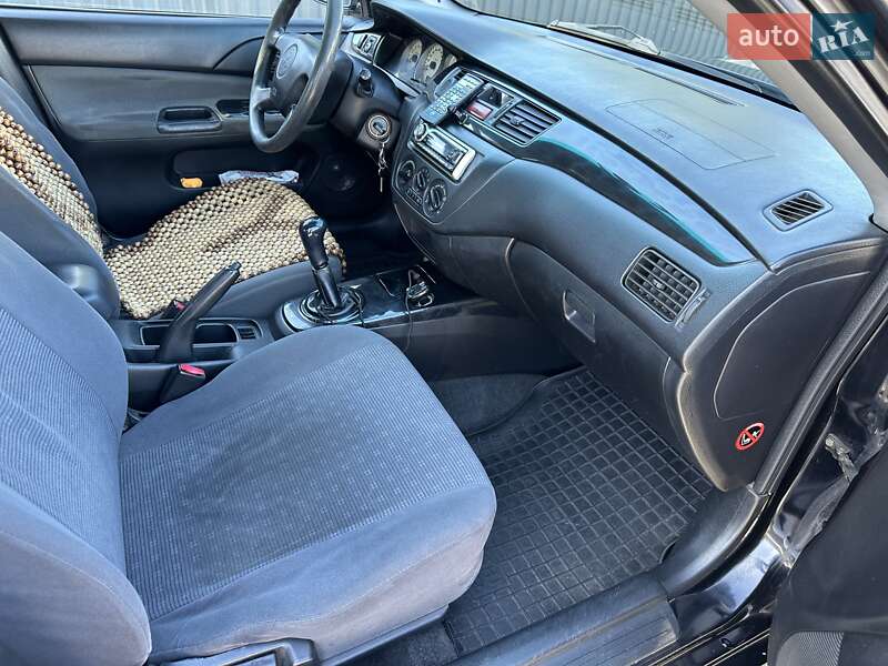 Седан Mitsubishi Lancer 2004 в Львові