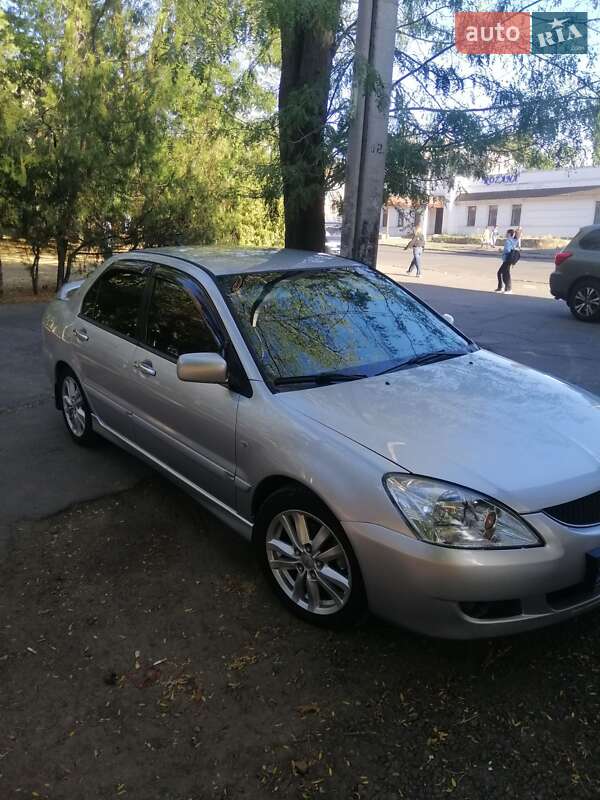 Седан Mitsubishi Lancer 2004 в Одессе