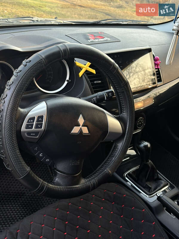 Седан Mitsubishi Lancer 2015 в Сумах