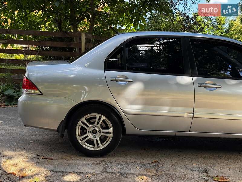 Седан Mitsubishi Lancer 2005 в Киеве фото 5 Седан Mitsubishi Lancer 2005 в Киеве