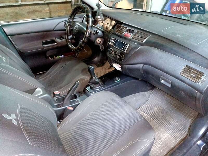 Седан Mitsubishi Lancer 2005 в Ромнах