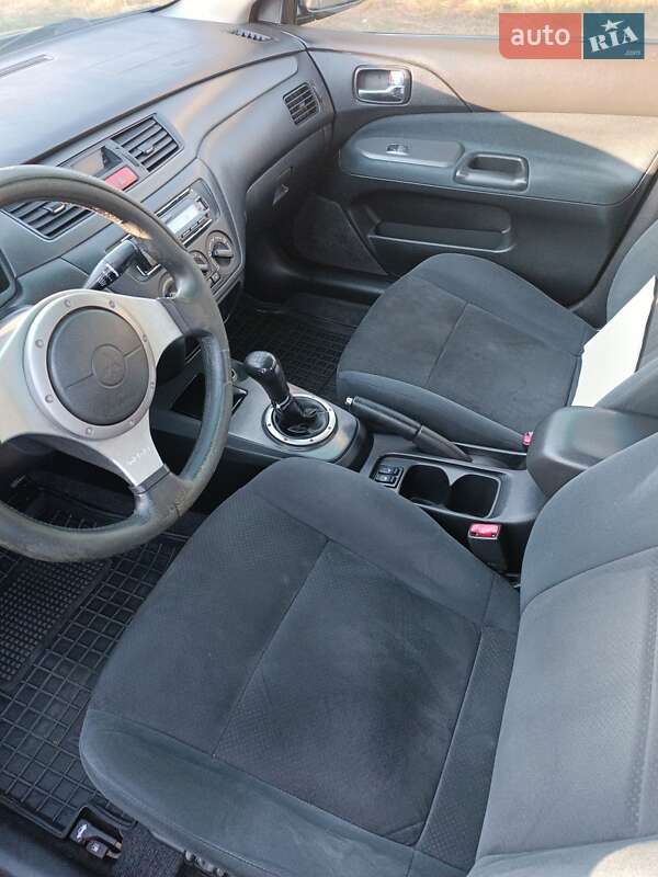 Седан Mitsubishi Lancer 2004 в Нежине