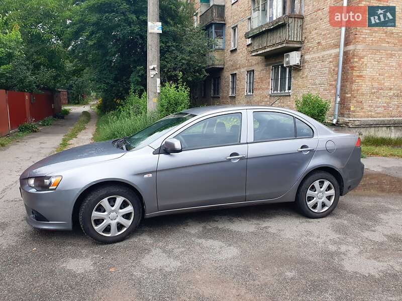 Седан Mitsubishi Lancer 2012 в Киеве