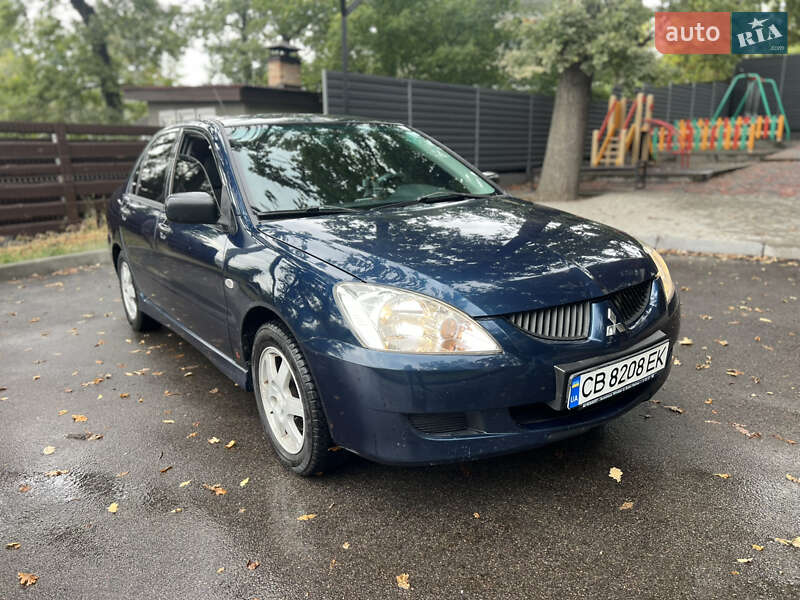 Седан Mitsubishi Lancer 2004 в Киеве