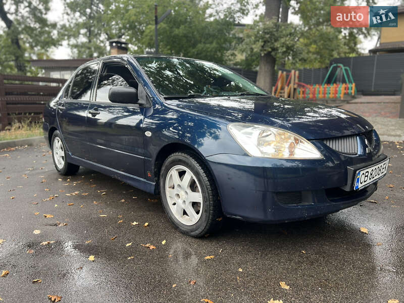 Седан Mitsubishi Lancer 2004 в Киеве