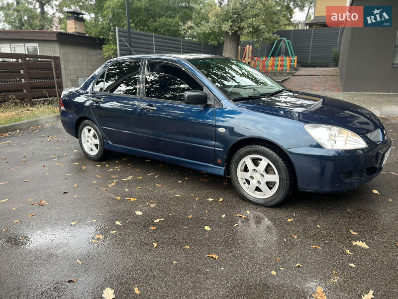 Седан Mitsubishi Lancer 2004 в Киеве