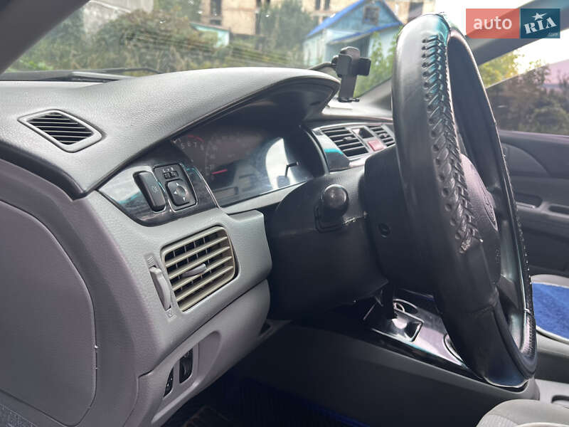 Седан Mitsubishi Lancer 2004 в Киеве