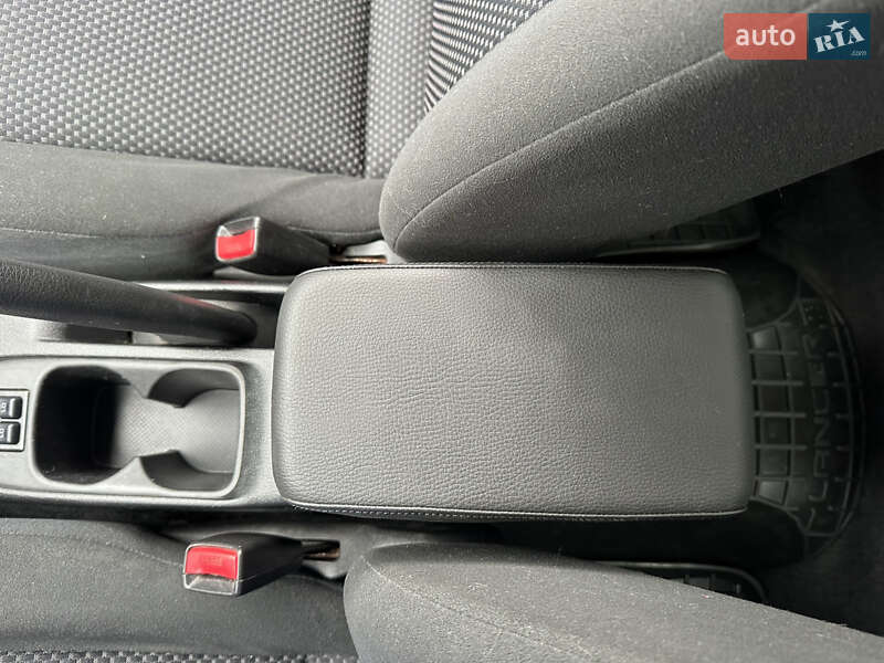 Седан Mitsubishi Lancer 2009 в Киеве