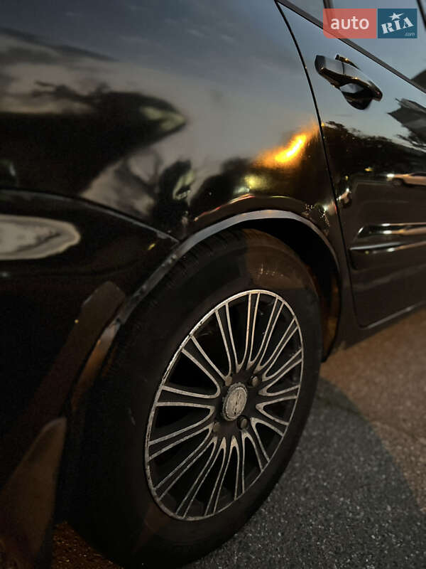 Седан Mitsubishi Lancer 2006 в Броварах