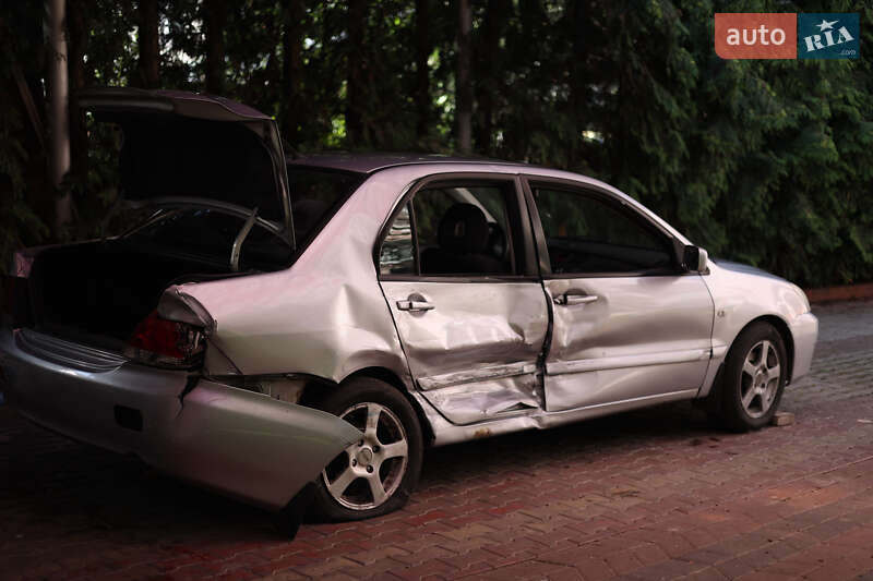 Седан Mitsubishi Lancer 2006 в Ровно
