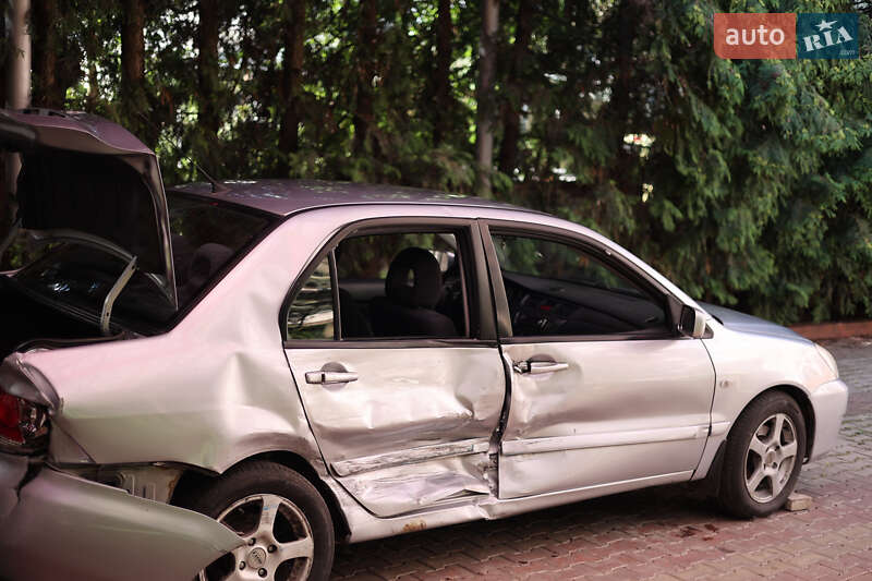 Седан Mitsubishi Lancer 2006 в Ровно
