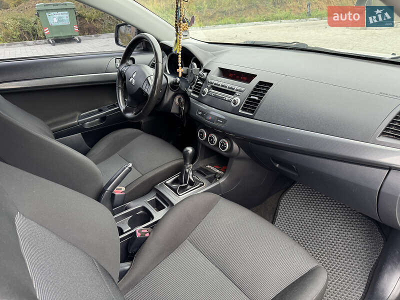 Седан Mitsubishi Lancer 2009 в Львове