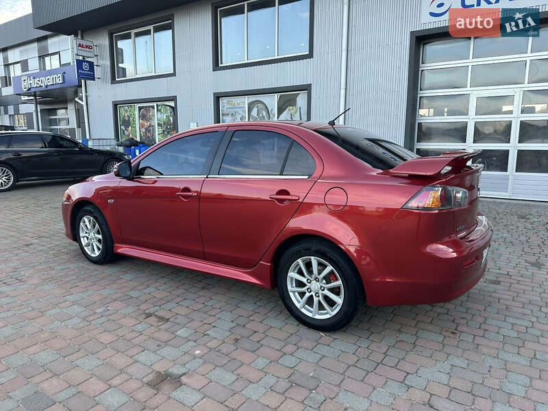 Седан Mitsubishi Lancer 2015 в Сарнах