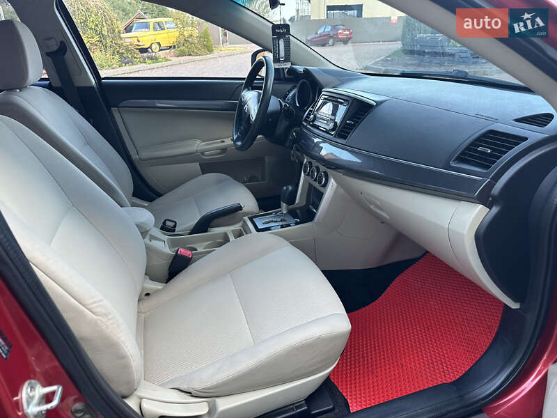 Седан Mitsubishi Lancer 2015 в Сарнах