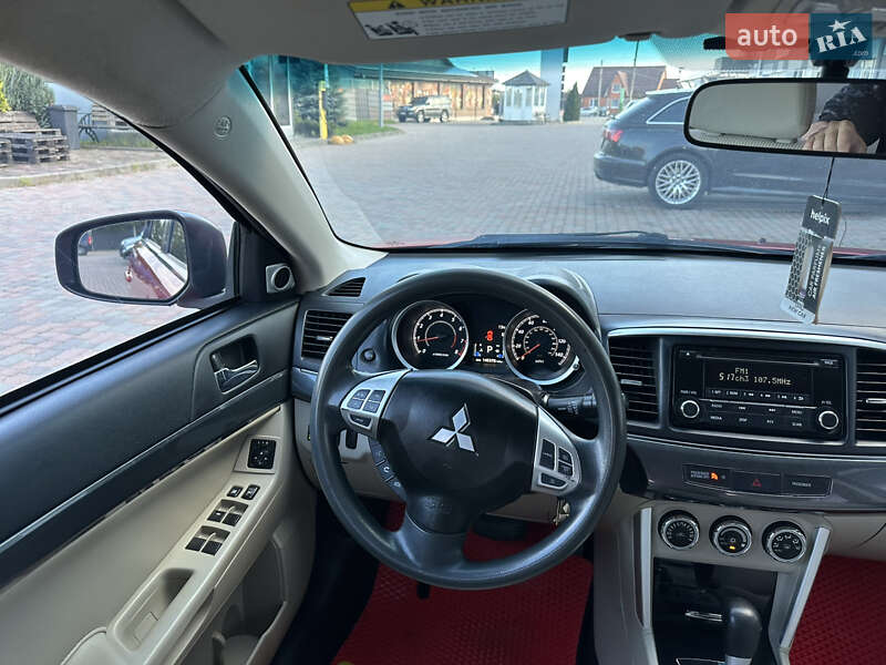 Седан Mitsubishi Lancer 2015 в Сарнах