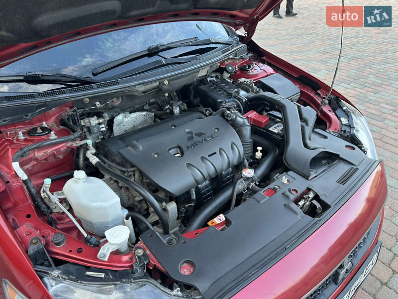 Седан Mitsubishi Lancer 2015 в Сарнах
